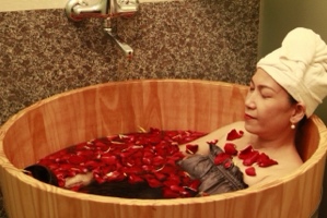 Tắm lá thuốc Dao đỏ