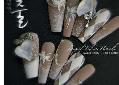 Chulie Nails